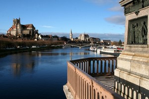 Autovuokraamo Auxerre