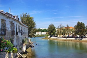 Autovuokraamo Tavira