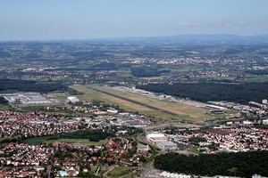 Autovuokraamo Friedrichshafen Lentokenttä