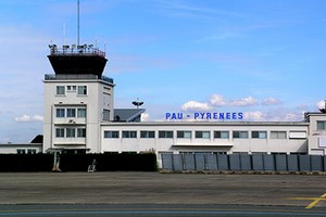 Autovuokraamo Pau Lentokenttä