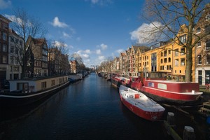 Autovuokraamo Amsterdam ✓ Vertailemme johtavia huippuvuokraamoja löytääksemme sinulle edullisimman tarjouksen ✓ Autonvuokraus voi olla edullista!